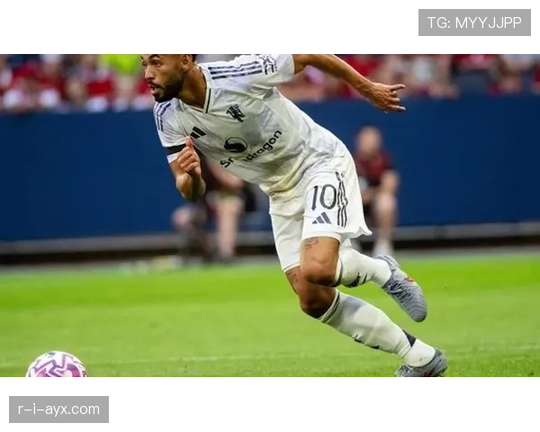 新赛季前夕豪门换帅潮引爆球迷热议，球队变革趋势成焦点