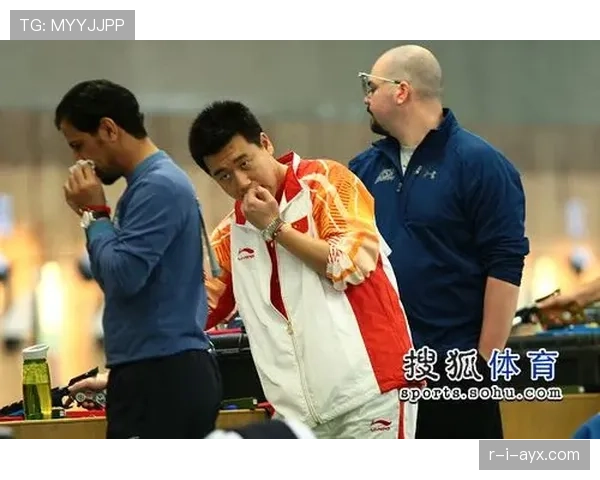 庞伟训练完顺手啃俩鸡腿，这自律和胃口真不冲突？